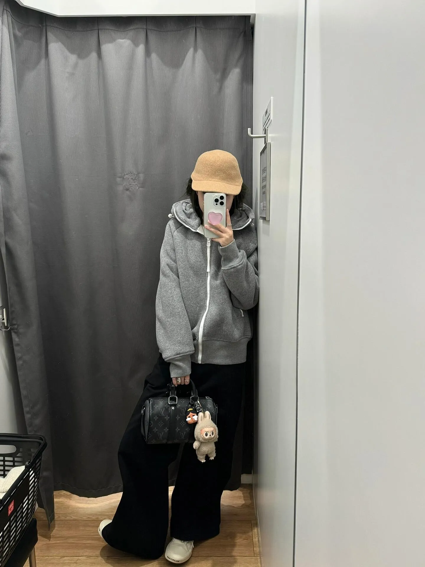 P720 Big Goose white label hooded cashmere sweatshirt Canada Goose Canada Goose SS22 Chilliwack Humanature 01 Logo patch zipper drawstring hooded fleece long-sleeved bomber jacket Exclusive customized wool fabric Only compared with ZP The popularity of this season’s new style does not need any elaboration. The fabric is warm and comfortable long plush and easy to put on and take off. The high-tech breathable space cotton liner makes the whole dress very stiff and at the same time soft, comfortable and lightweight. Breathable, soft, not sweaty, lightweight, stylish, and non-deformable. The iconic double-striped reflective strips are designed behind the collar and hood. No detail is missed. High-density goose badge. All threaded accessories are customized. Three colors to choose from. Each one is super western. The upper body effect is very high-end. The loose version is not bloated at all. It is quite fashionable. It can be said that it is a very unique design. This year's must-have style is the same for men and women🔥
